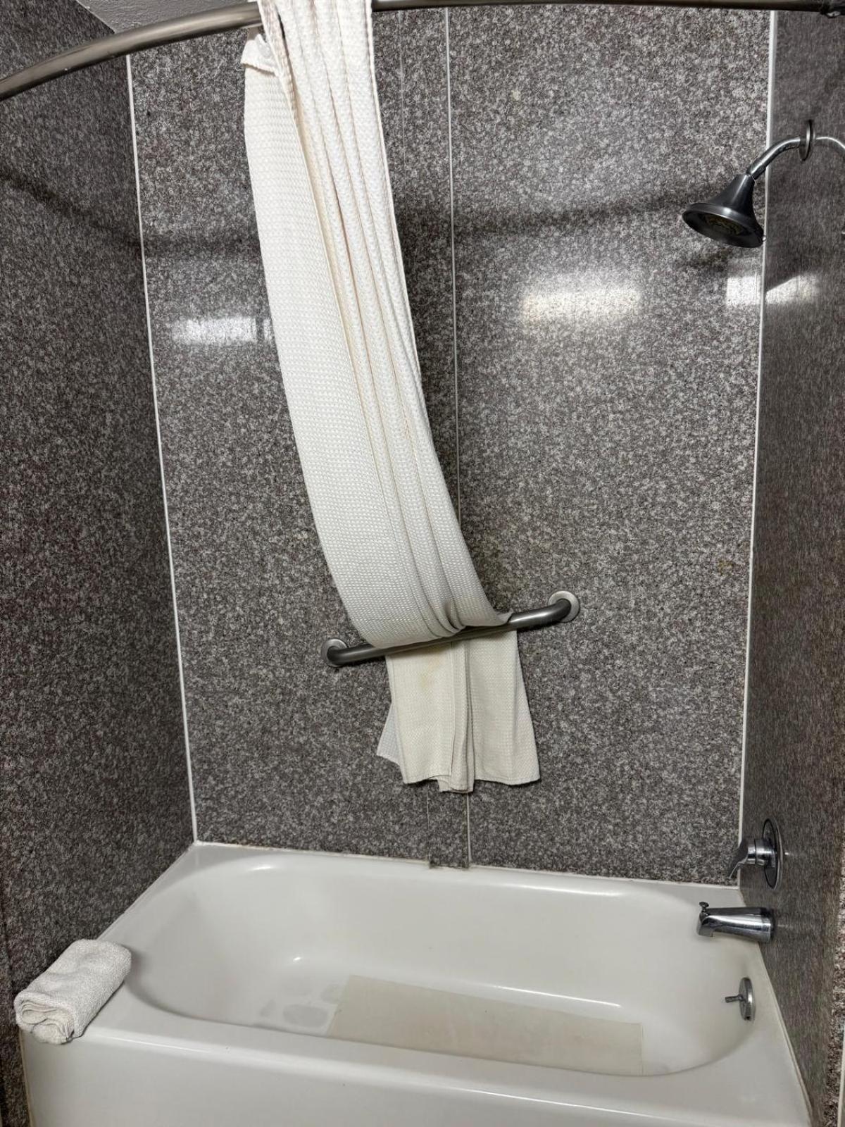 Executive Inn Baker 外观 照片